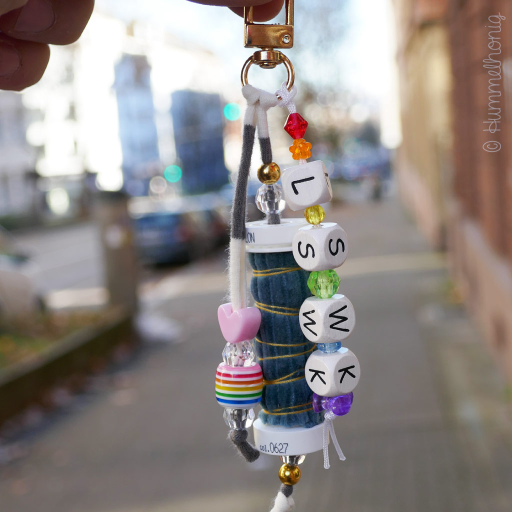 Anhänger aus Nähgarnrolle